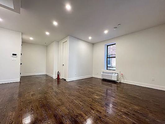 5th image of 335 Woodbine St #1D