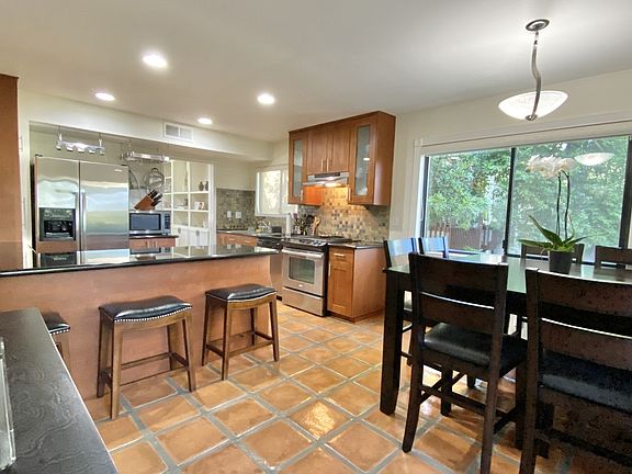 5th image of 5946 Costello Ave