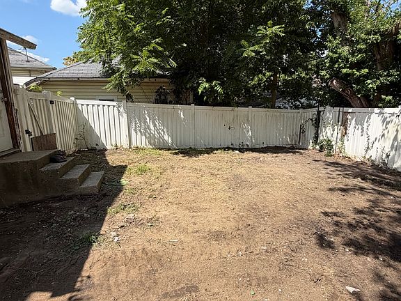 4th image of 209 Main Ave