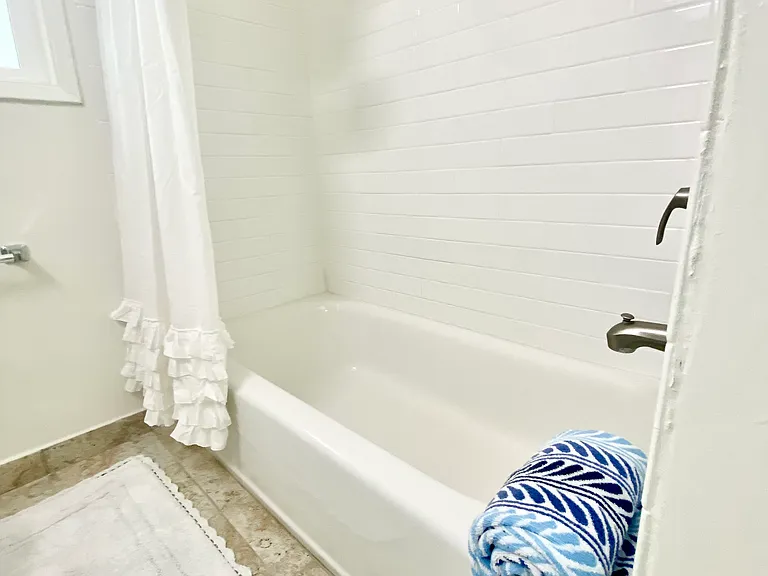 Full size bathtub