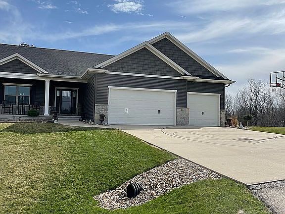 2nd image of 1391 Lakewoods Dr NE