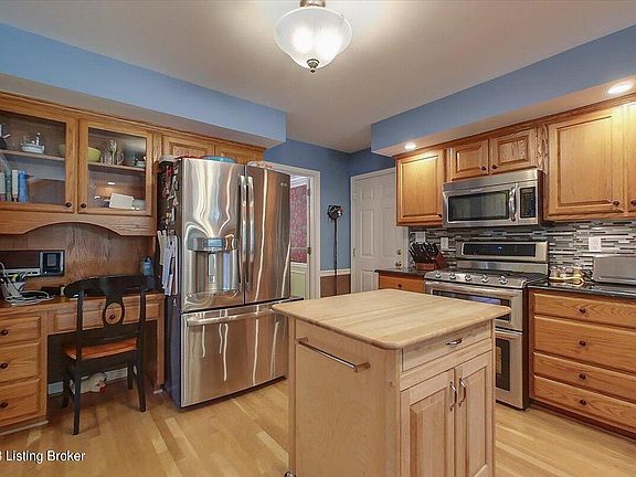 3rd image of 9501 Holiday Dr