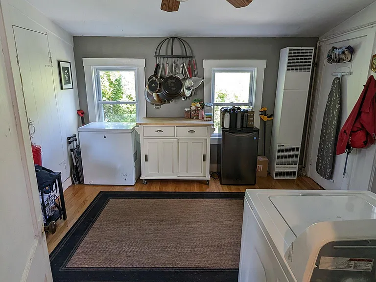 140 Grove St — Photo 4