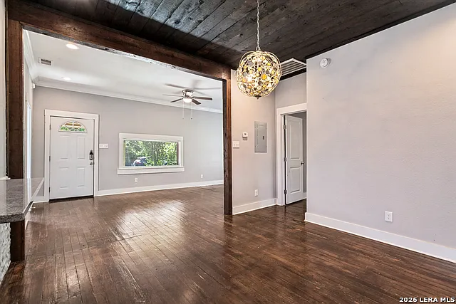3 bed, 2.0 bath, 1403 sqft, $1,595 — Photo 3