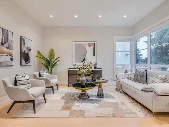 15387 Pacific Ave, White Rock, BC V4B 1R3