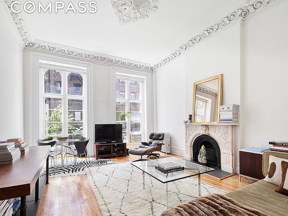 1st image of 54 W 9th St