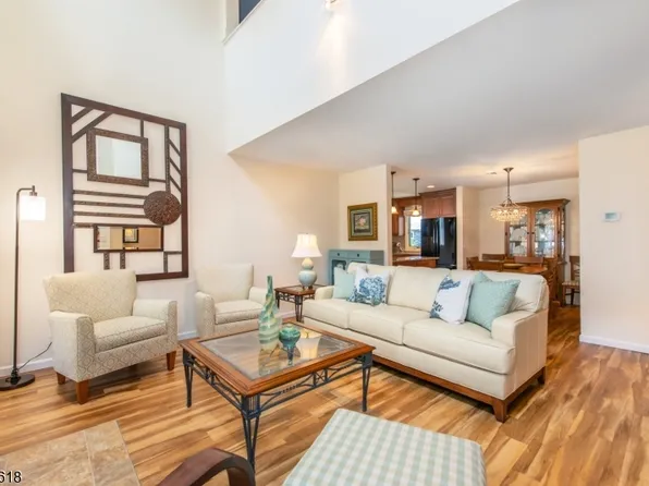 902 River Renaissance, East Rutherford Boro, NJ 07073