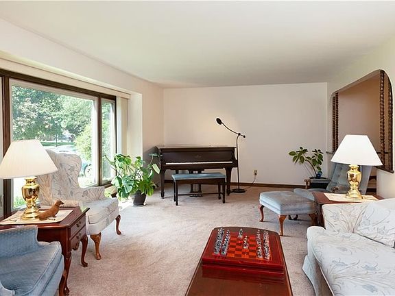 3rd image of 38 Deerwood Dr