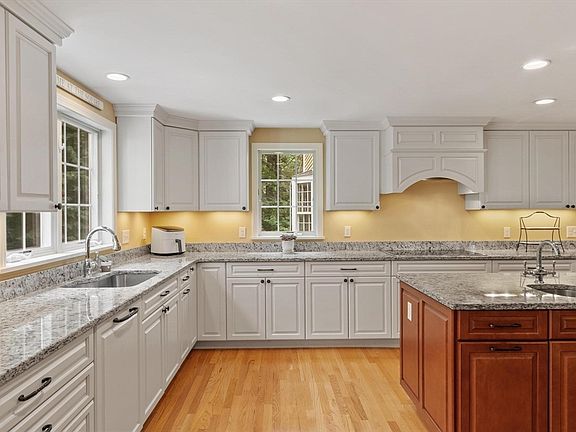 3rd image of 17 Townsend Rd