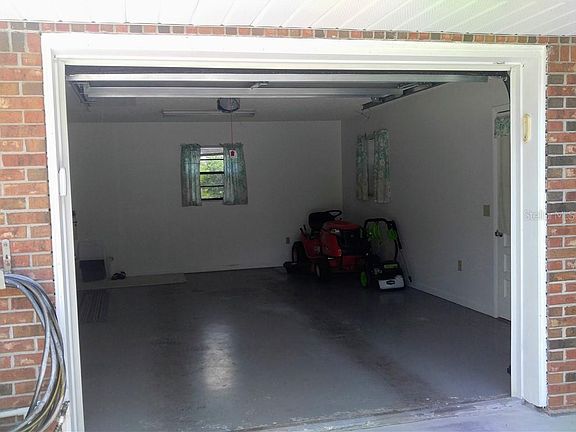 5th image of 180 Hillside Ave