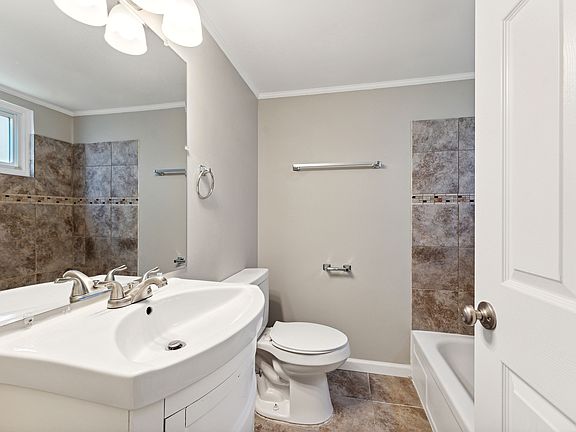 5th image of 2855 4th St #5