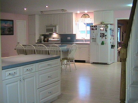 5th image of 1061 York Ct