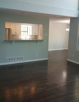 4th image of 2494 Arthurs Ct NE