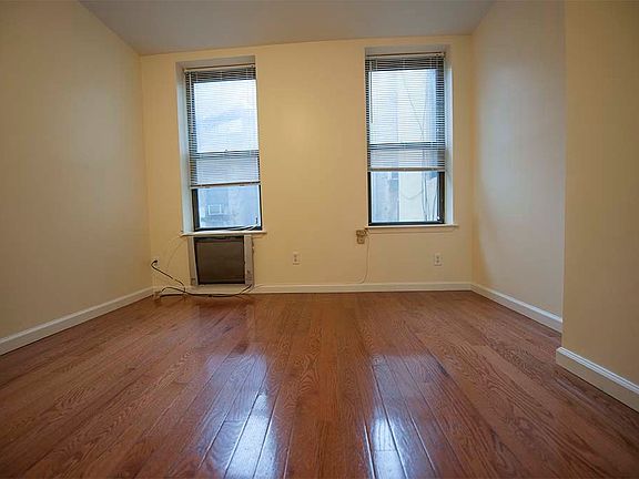 2nd image of 2126 Broadway