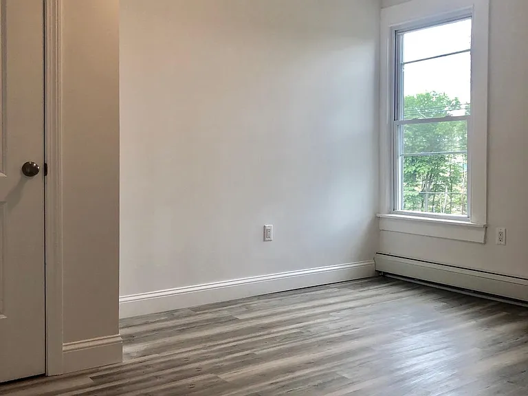 37 Terryville Ave #3 — Photo 3