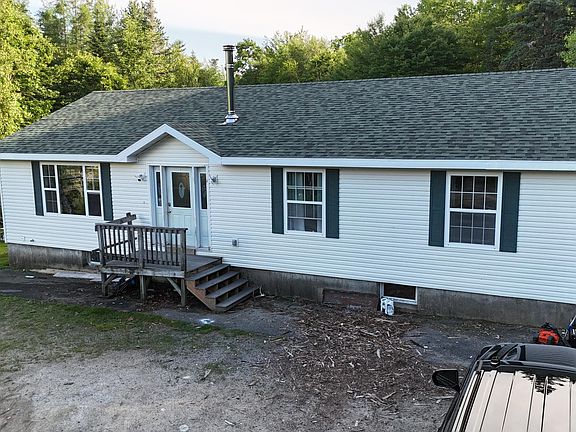 3rd image of 1058 Pleasant Street