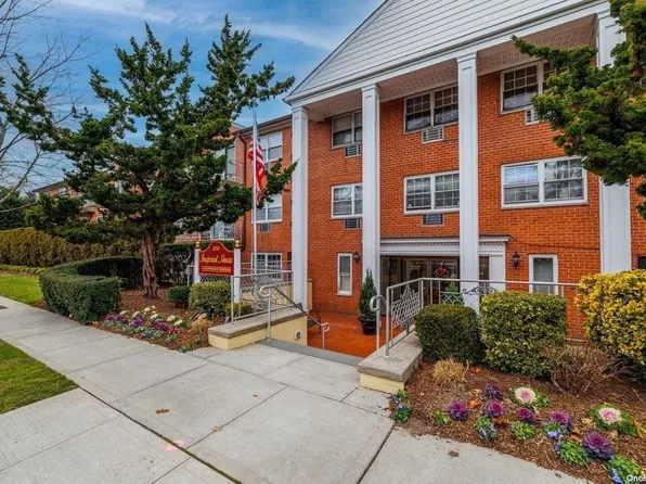250 N N. Village Avenue #B8, Rockville Centre, NY 11570