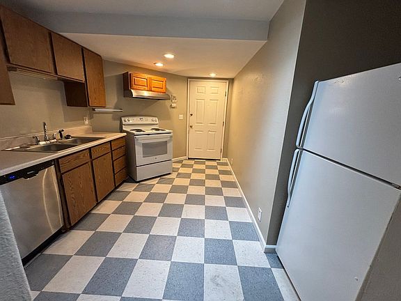 3rd image of 317 Harvard Ave E APT F