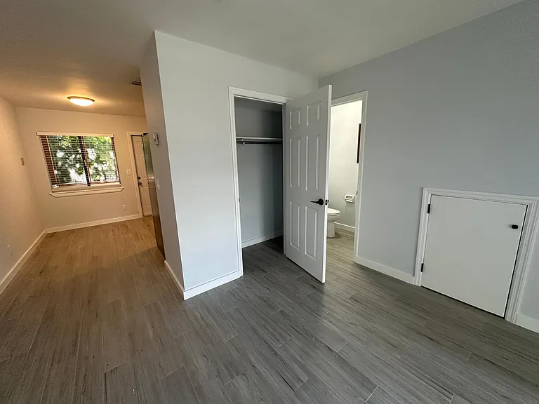 2531 Waters Edge Dr — Photo 5