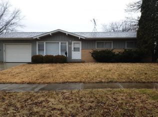 18 W Green Meadows Blvd, Streamwood, IL 60107
