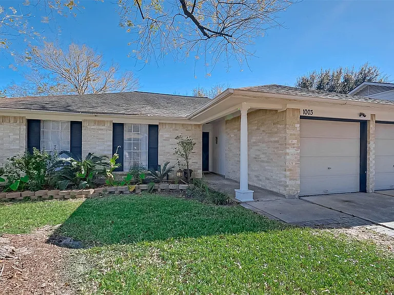 1003 Shadow Mountain Dr — Photo 3