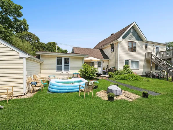 134 Ponquogue Ave, Hampton Bays, NY 11946