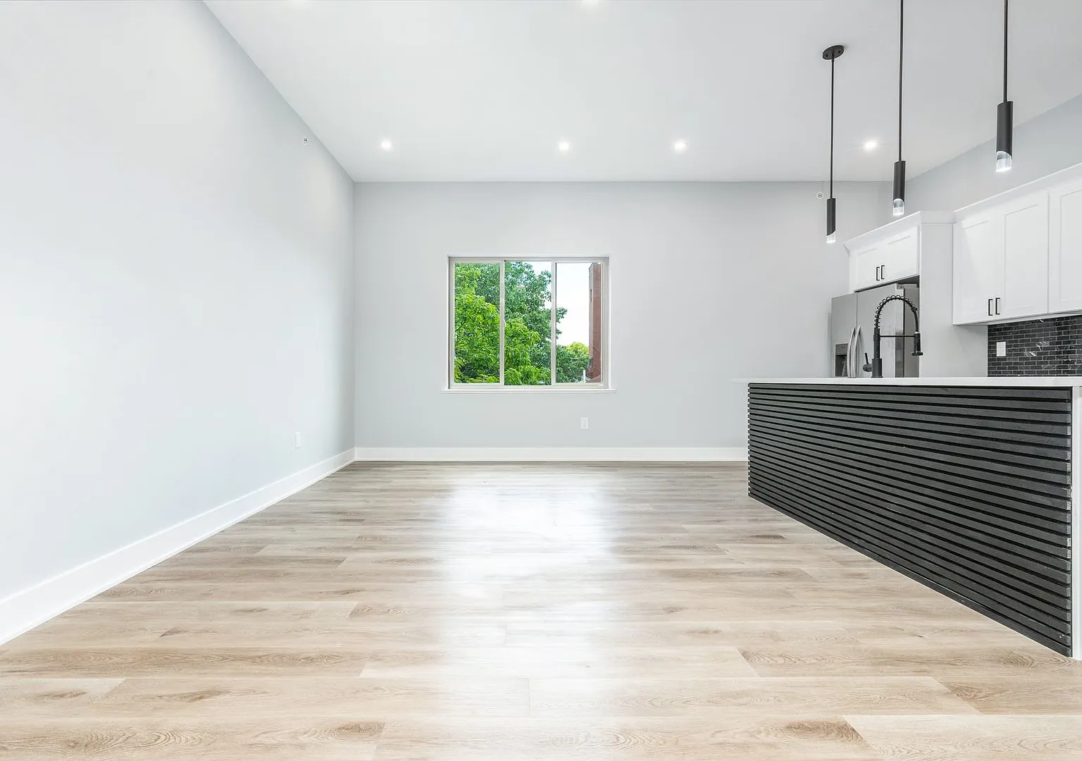 Brand New 2 Bedroom Apartment in Modern Building with Private Rooftop! Now Offering 1 Month FREE ... — Photo 3