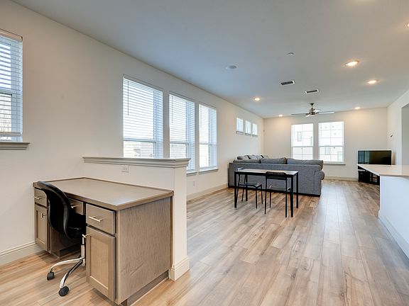 3rd image of 3516 Zellwood Ln