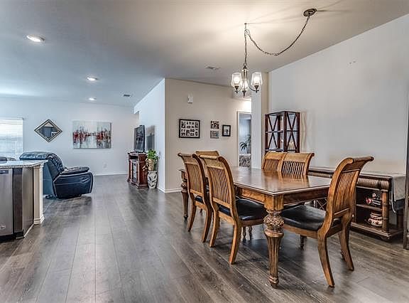 2nd image of 2801 Royal Acres Dr