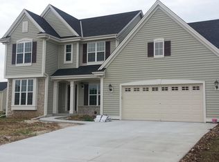 601 Oldfield Ave, Mukwonago, WI 53149