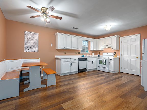 5th image of 201 Willow Creek South Cir