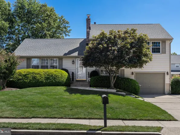 121 Dorado Dr, Delran, NJ 08075