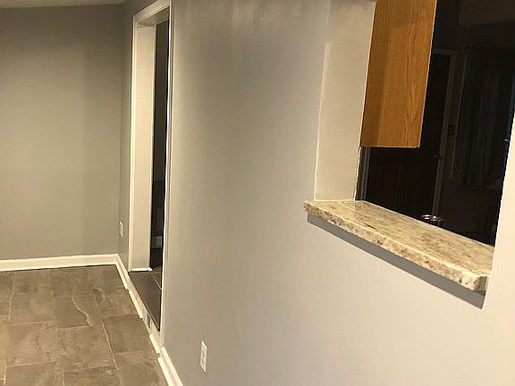 3rd image of 1705 Meadow Ct