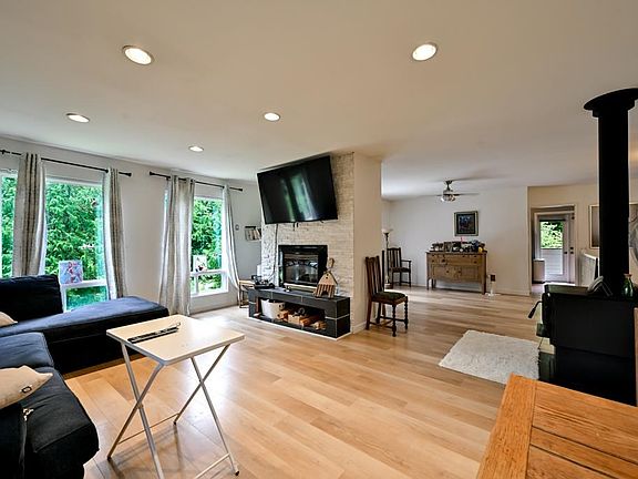 4th image of 12297 Roach St