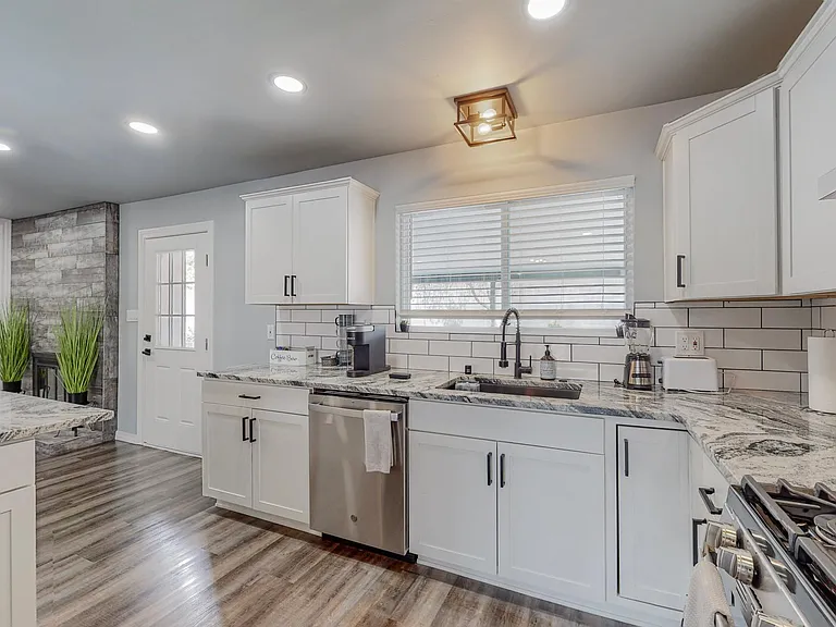 6830 Louisiana Blvd NE — Photo 24