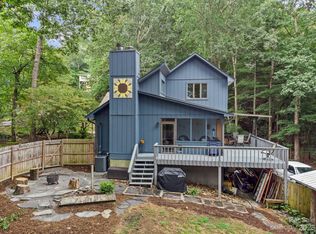 350 Chipmunk Dr, Hendersonville, NC 28739
