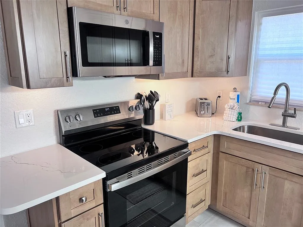 2 bed, 2.0 bath, 1190 sqft, $8,970 — Photo 4