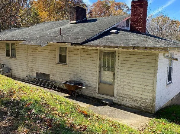 12329 Crab Orchard Rd, Coeburn, VA 24230