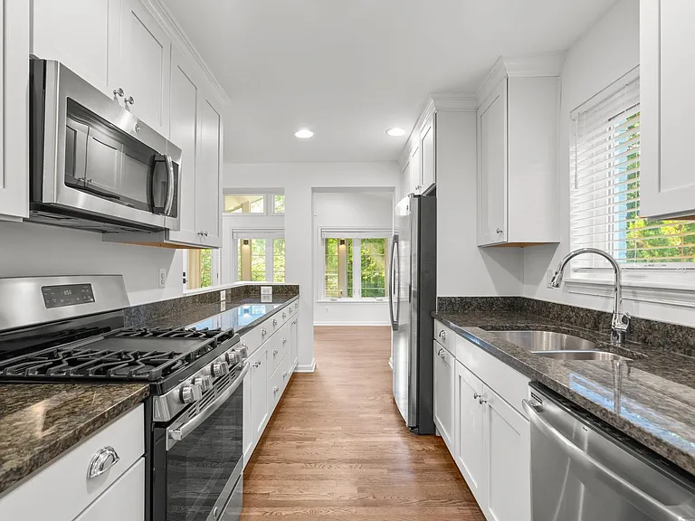 109 Devon Ct — Photo 6