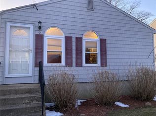 9 Eddy Ln, Narragansett, RI 02882