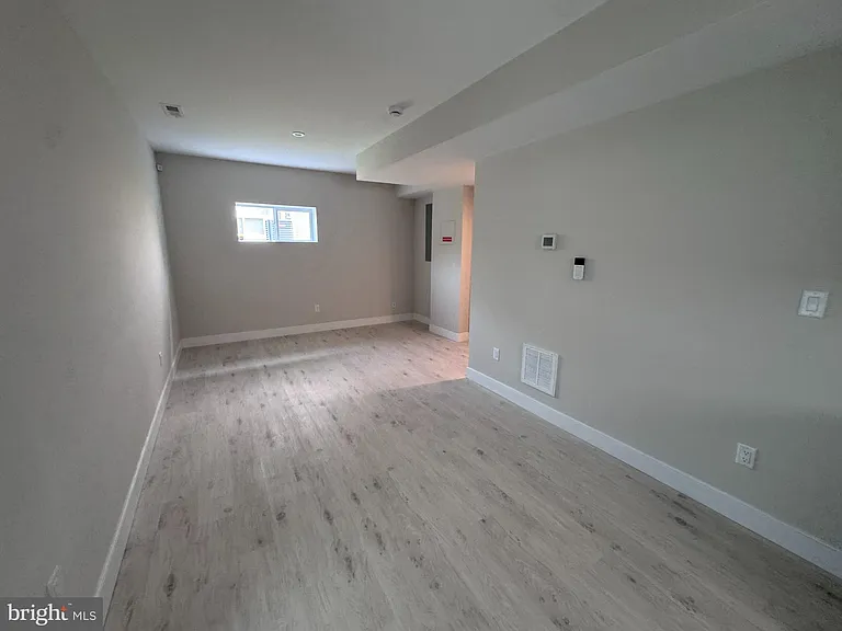530 3rd St #B — Photo 8