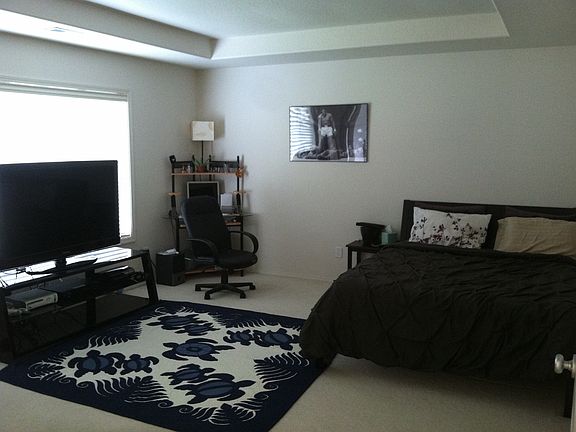 5th image of 2433 NE 10th Ave