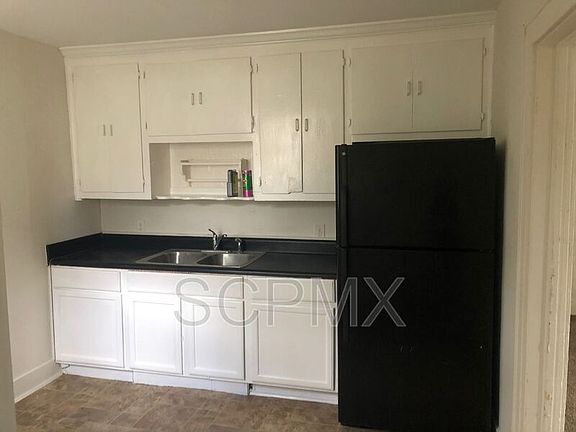 3rd image of 2653 Lawrence St