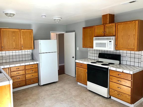 5th image of 215 Alameda St