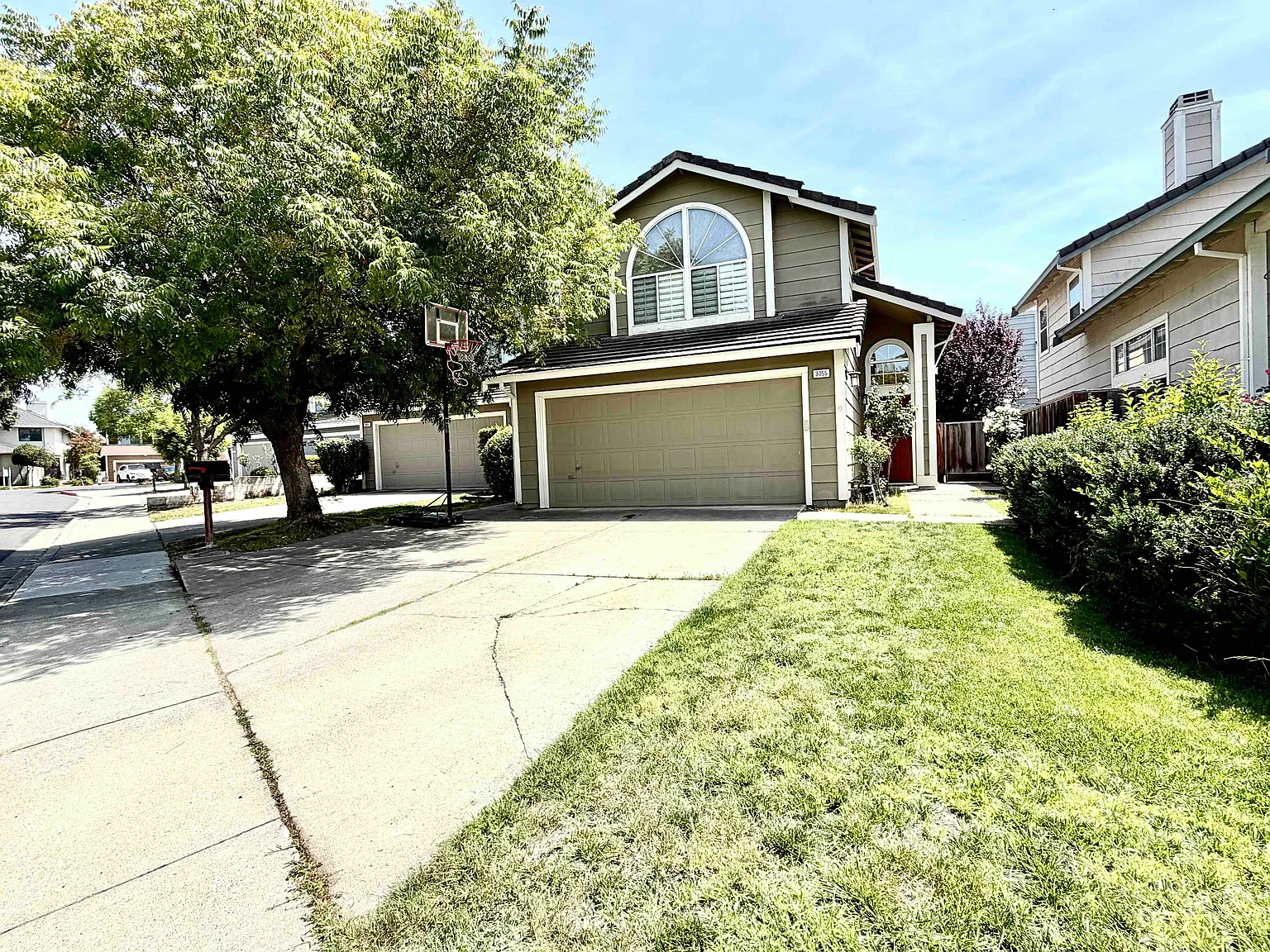 3 bed, 2.5 bath, 1651 sqft, $4,300 — Photo 1