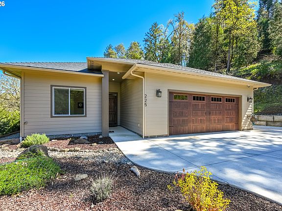2nd image of 225 Summit Ridge Ln