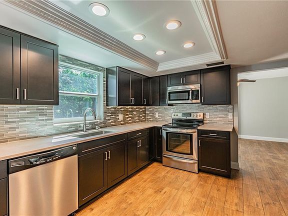 5th image of 18423 Swan Lake Dr