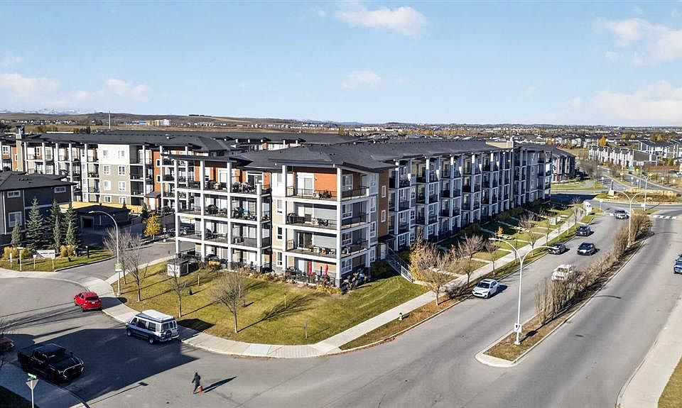 1st image of 10 S Walgrove Walk SE #217