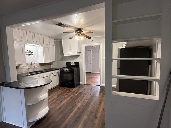 2nd image of 3100 Wenz Ave
