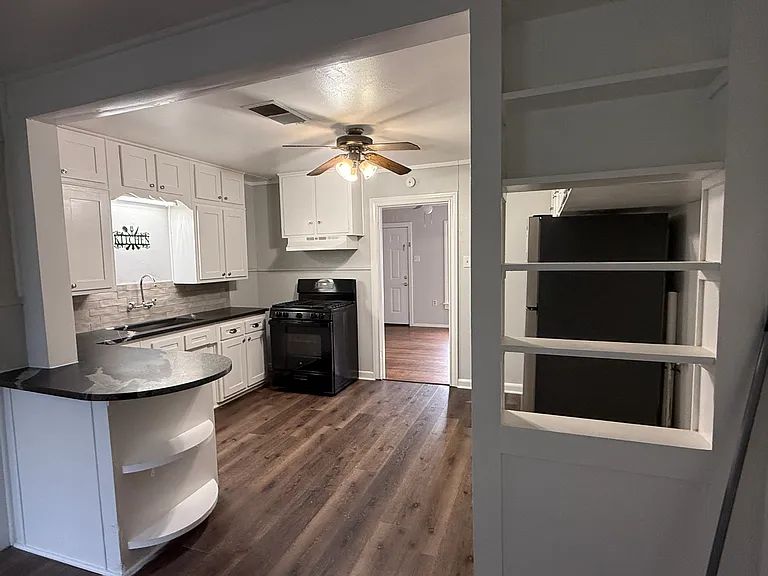 3100 Wenz Ave — Photo 3